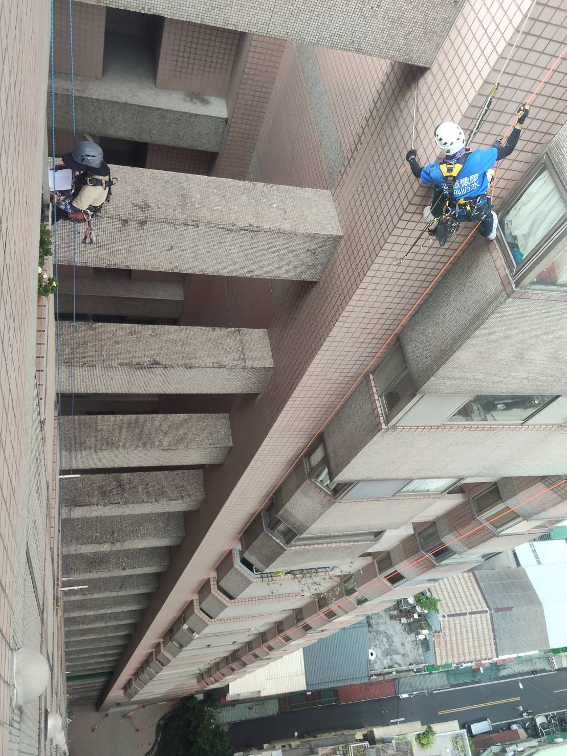 鼎豐高空外牆修繕專家｜高雄外牆健檢，為您的建築把脈診斷-1
