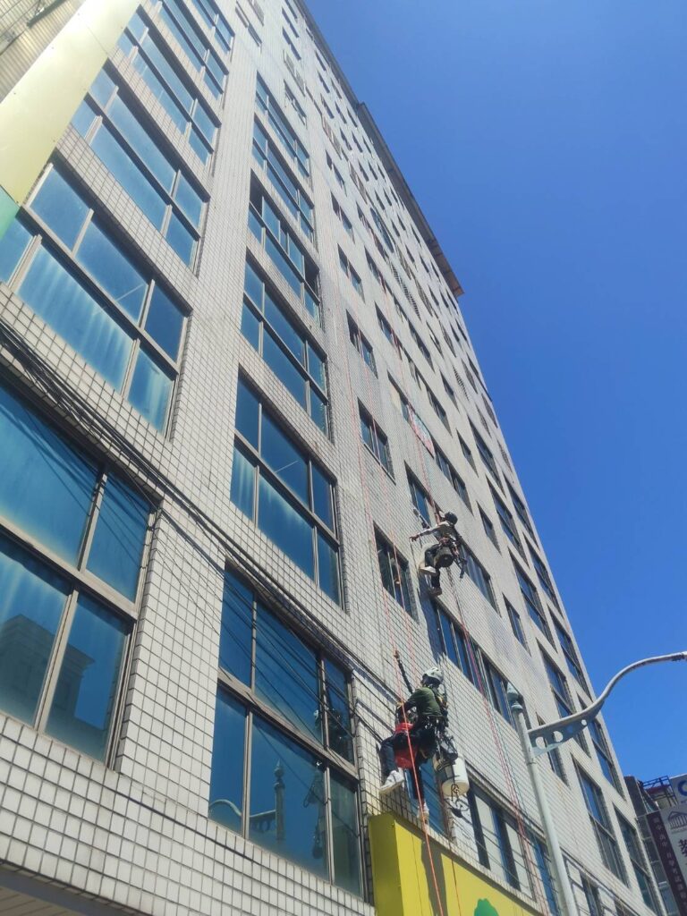 大樓外牆防水：鼎豐高空外牆修繕專家，杜絕滲漏，守護家園-1