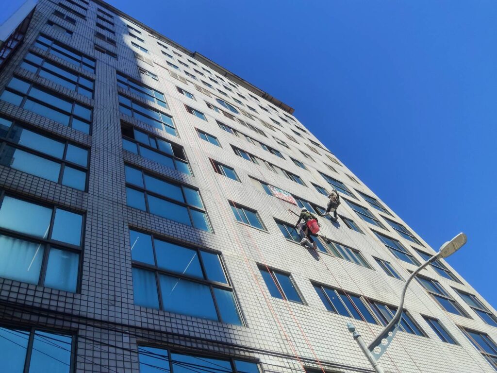 大樓外牆防水：鼎豐高空外牆修繕專家，杜絕滲漏，守護家園-2