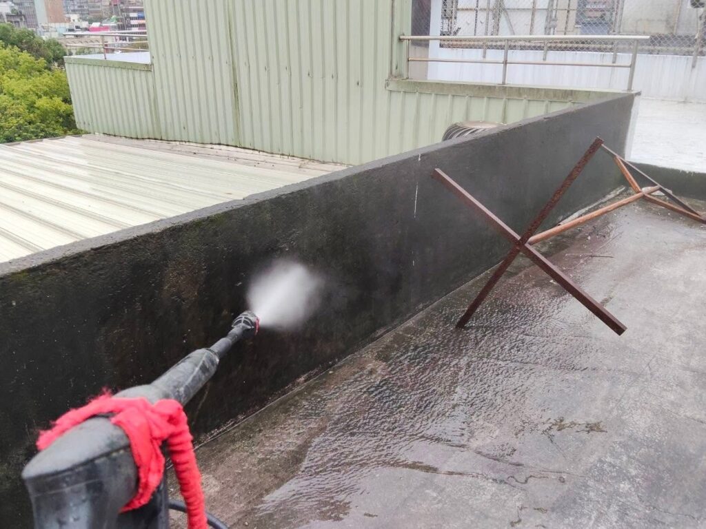 外牆防水工程|🧼 防水施工的第一步:徹底清洗地面-1