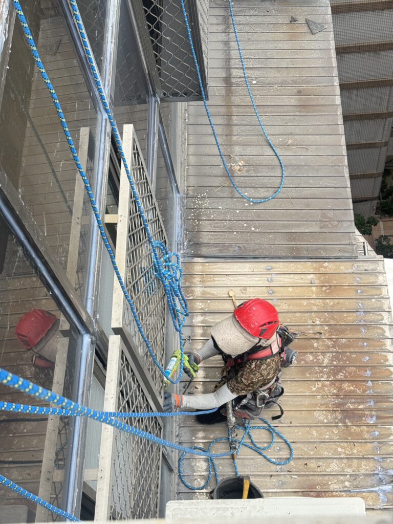 專業外牆防水工程、外牆修繕|高雄前鎮百坪樓中樓長年滲漏水問題-1