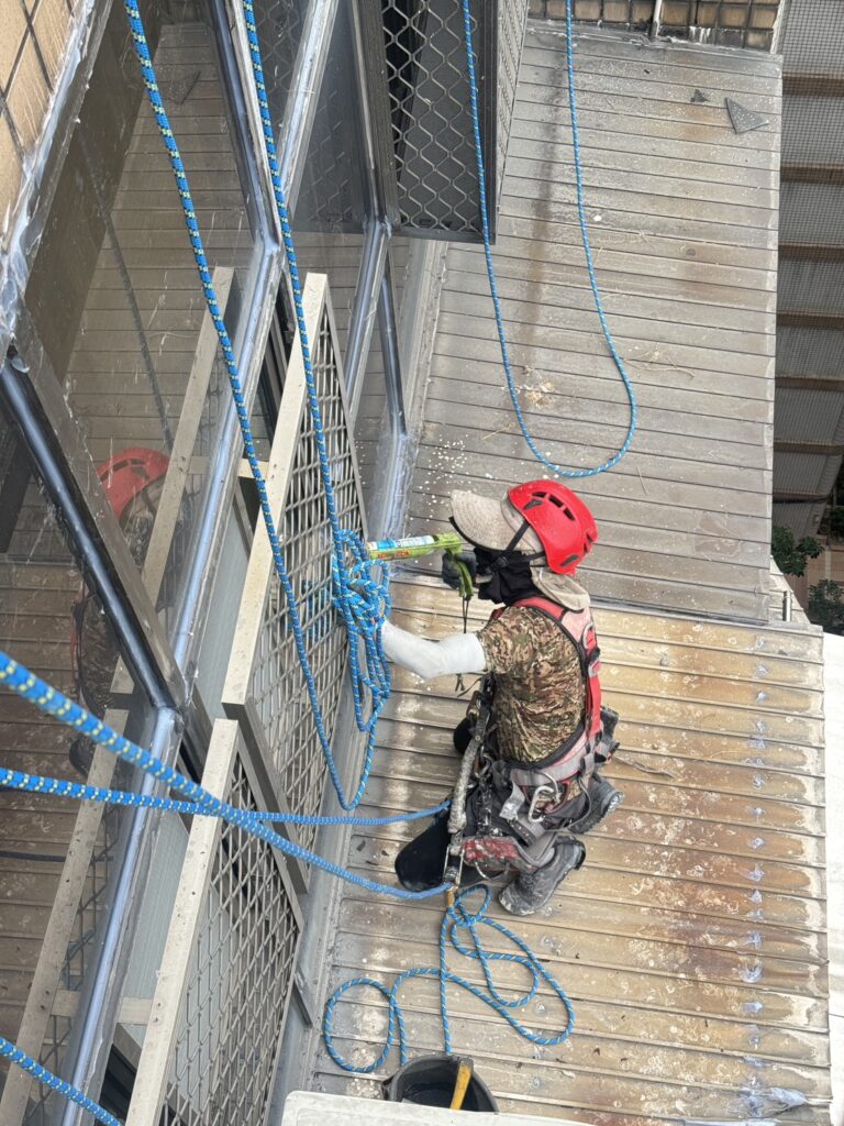專業外牆防水工程、外牆修繕｜高雄前鎮百坪樓中樓長年滲漏水問題