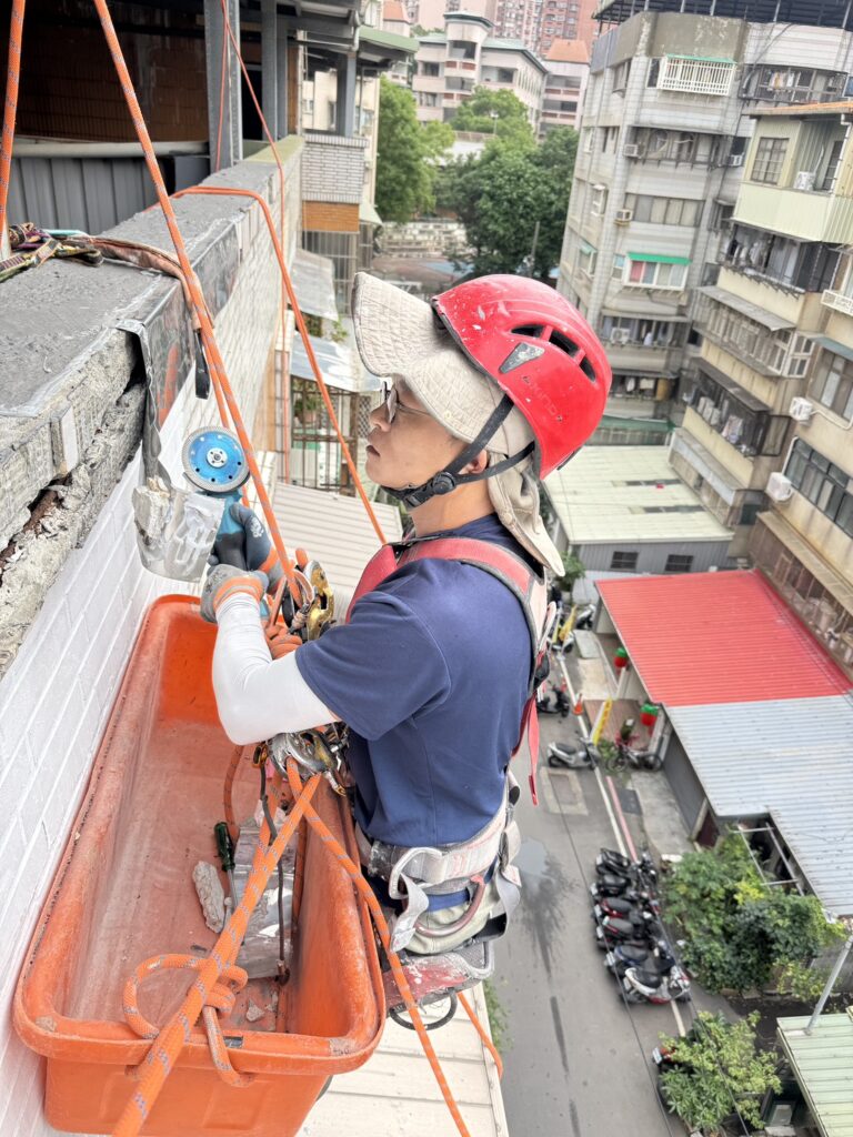 台南新市五樓老公寓｜外牆三道式防水工程-2