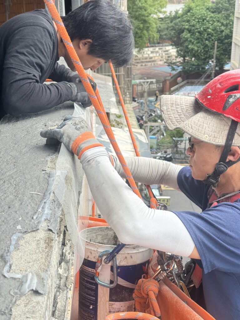 台南新市五樓老公寓｜外牆三道式防水工程