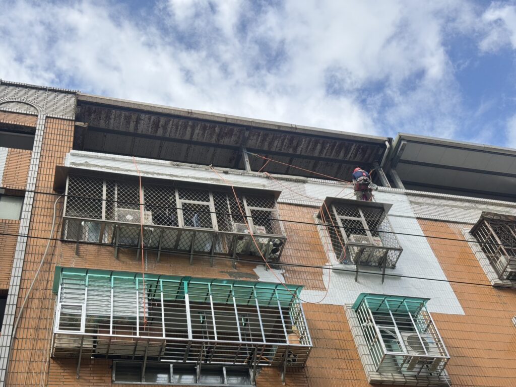 台南新市五樓老公寓｜外牆三道式防水工程-1