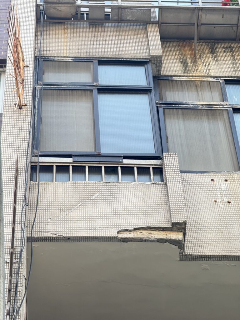 外牆修繕｜蜘蛛人高空作業｜鳥松區外牆急修案例-1