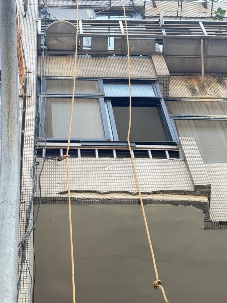 外牆修繕｜蜘蛛人高空作業｜鳥松區外牆急修案例-2