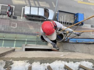 外牆修繕｜蜘蛛人高空作業｜鳥松區外牆急修案例-3
