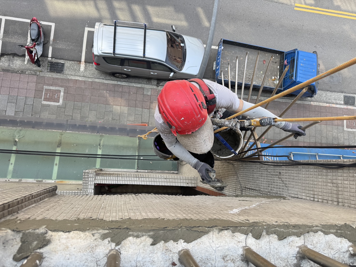 外牆修繕｜蜘蛛人高空作業｜鳥松區外牆急修案例-3