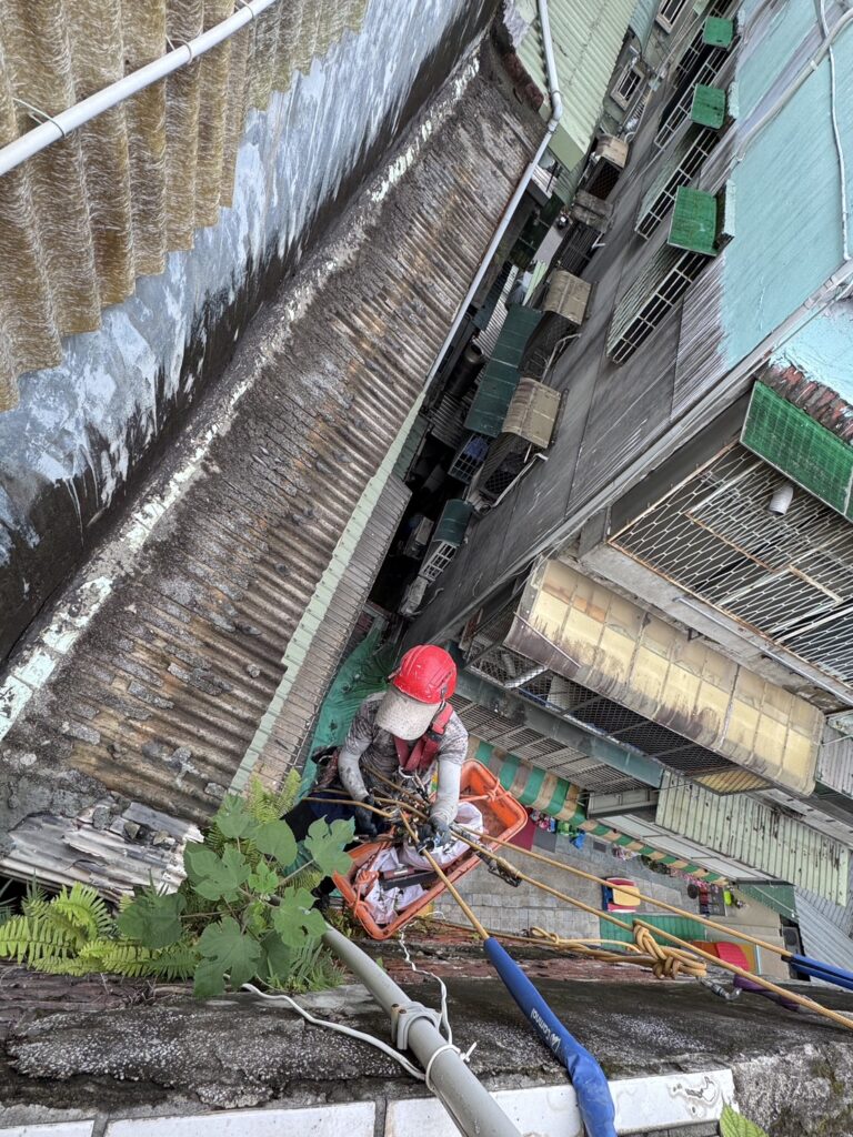 外牆修繕｜老宅外牆長草，其實不是美觀問題，而是「結構警訊」