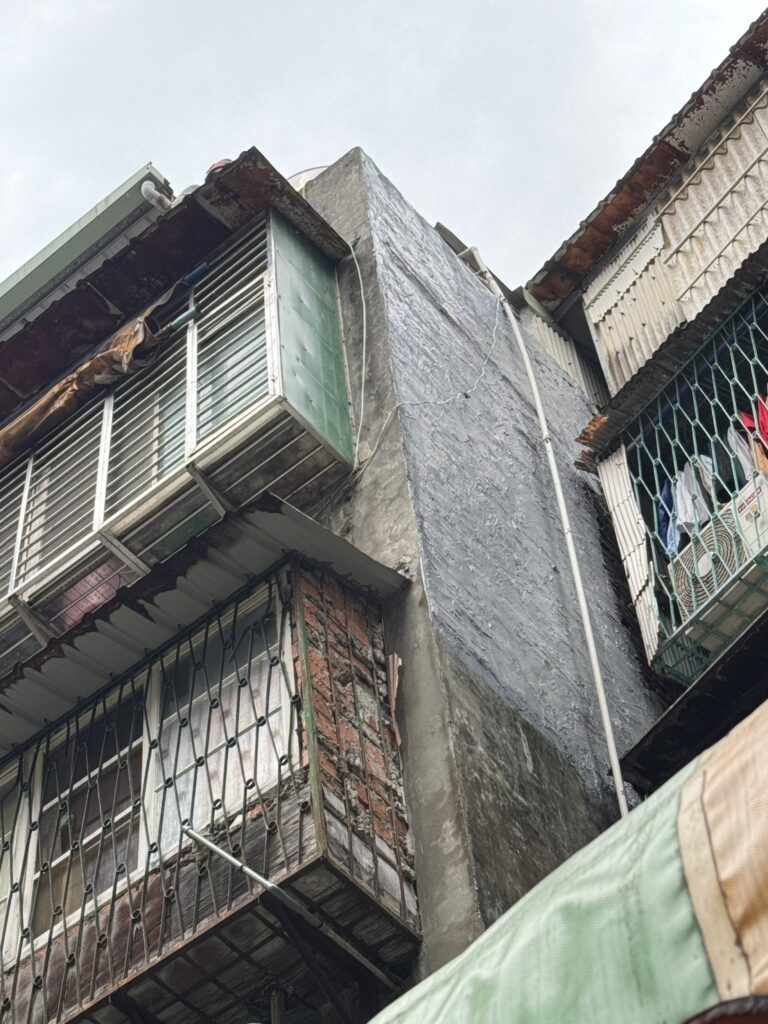 外牆修繕｜老宅外牆長草，其實不是美觀問題，而是「結構警訊」-2